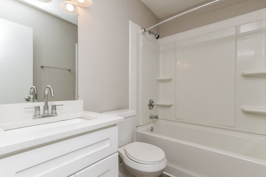 Building Photo - 661 Greenview Ave SE