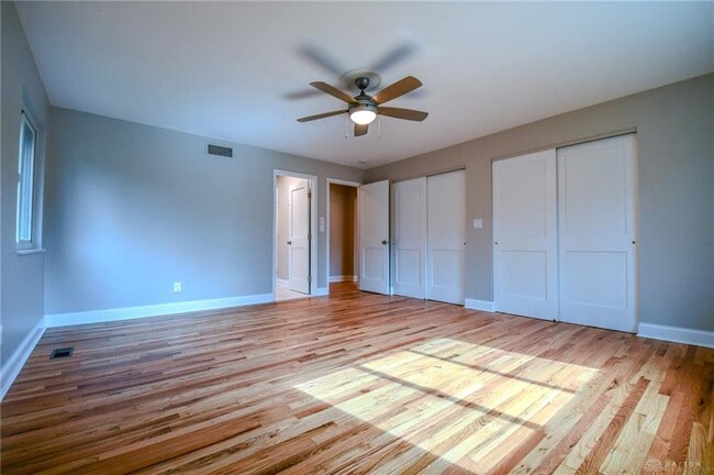 Building Photo - 121 E Schantz Ave