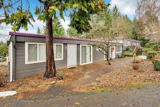 Building Photo - FIRST MONTHS RENT FREE! 2 bedroom 1 bath!!