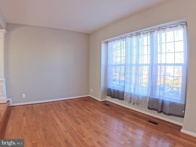 Building Photo - 43787 Virginia Manor Terrace