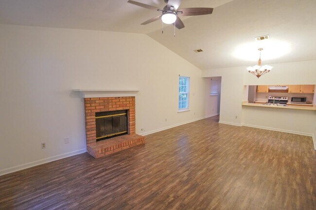 Building Photo - 2418 Ian Dr