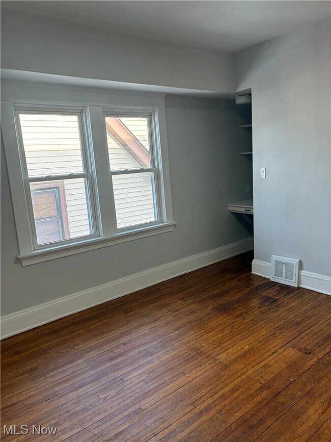 Building Photo - 3492 W 100th St