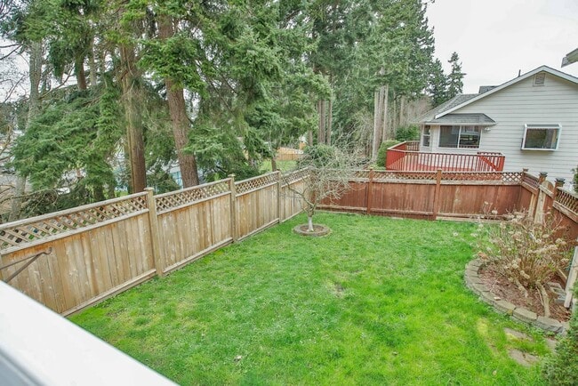 Building Photo - Lovley Home in Oak Harbor and Pet Friendly!