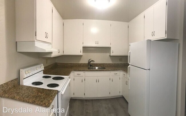 Building Photo - 2211 San Antonio Ave