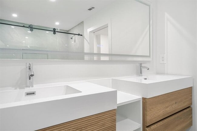 Building Photo - 2353 Clarissa Dr NW