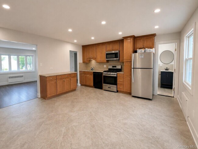 Building Photo - 9 Stanford Ln