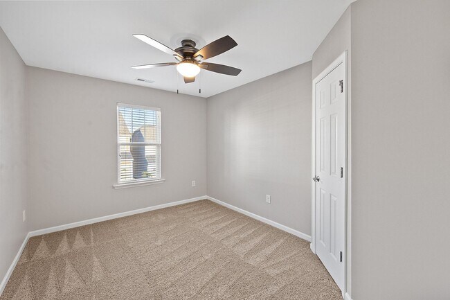 Building Photo - 3 Bed 2.5 Bath Home located in Heritage Hills, Wake Forest