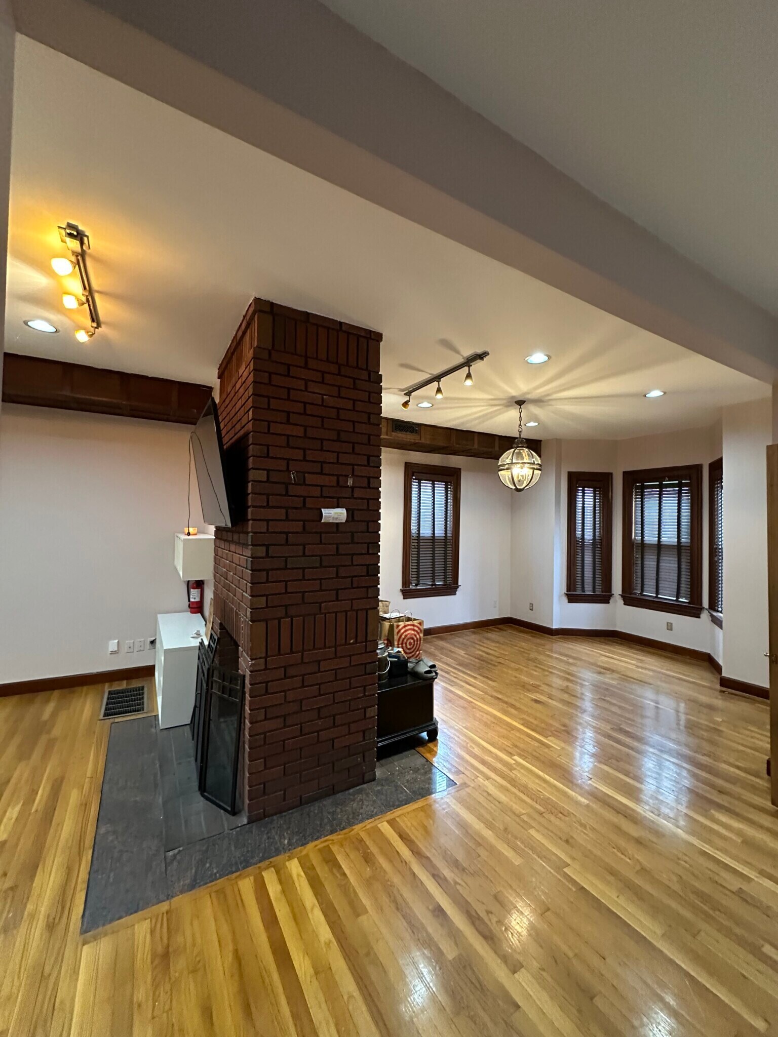 Building Photo - 18 Spring Garden St