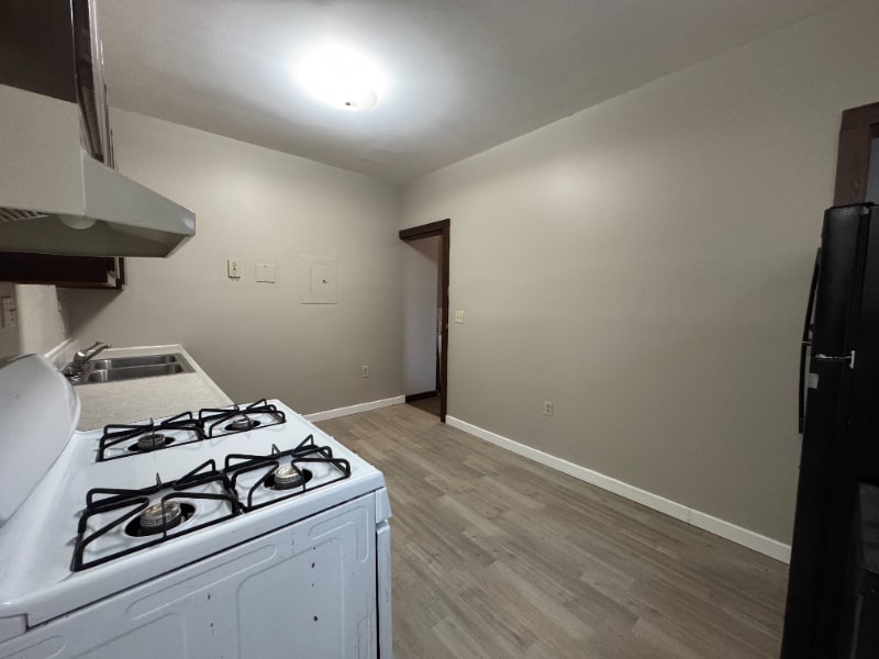 Building Photo - 2454 River Rd