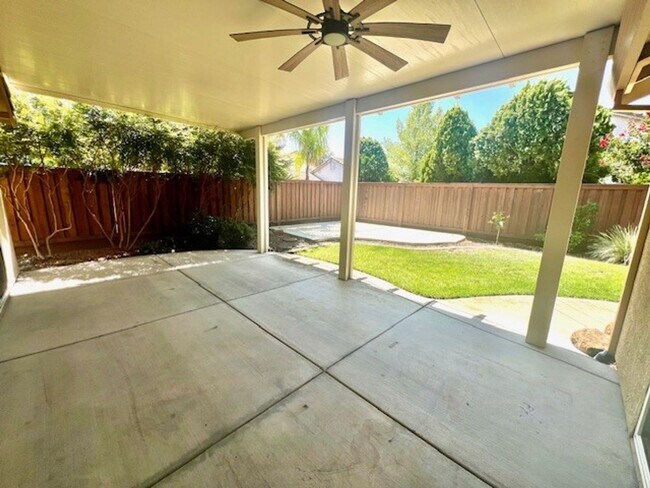 Building Photo - 649 Garden Park Dr
