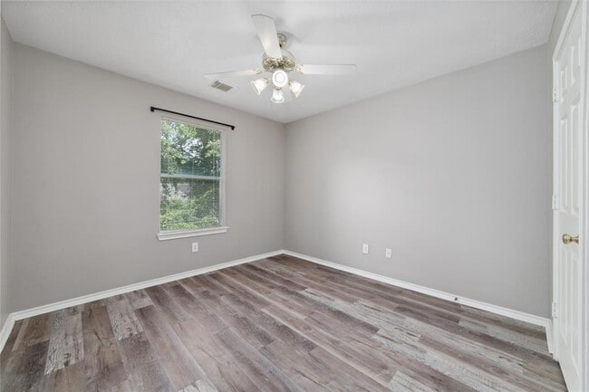 Building Photo - 202 S Walden Elms Cir