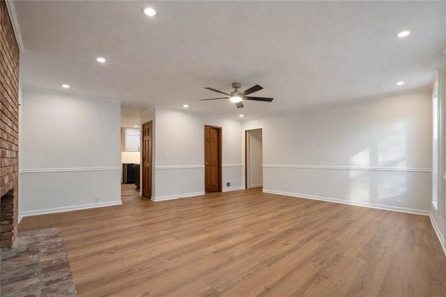 Building Photo - 807 Oak Bridge Ln