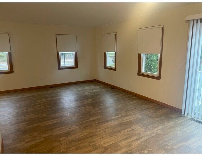 Building Photo - 574-576 State St