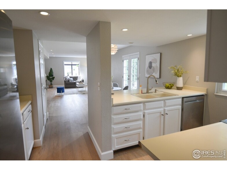 Building Photo - 990 Sparta Dr