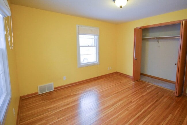 Building Photo - 415 15th Ave NE