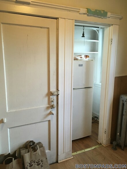 Building Photo - 96 Maple St