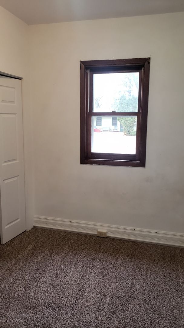 Building Photo - True main floor living in this cute home!