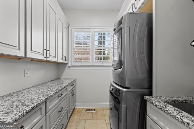 Building Photo - 102 N Cove Dr