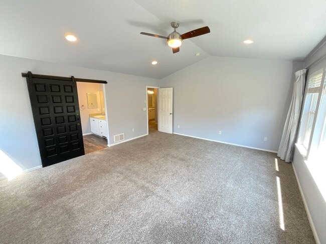 Building Photo - 6 Bedroom Home Available Near North Gate B...