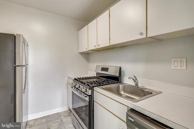 Building Photo - Welcome to The Towers!! This gem of a studio is nestled in a quiet neighborhood in Wesley Heights.