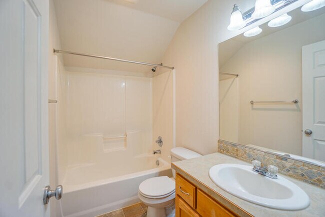 Building Photo - BEAUTIFUL THREE BEDROOM HOME IN VANCOUVER