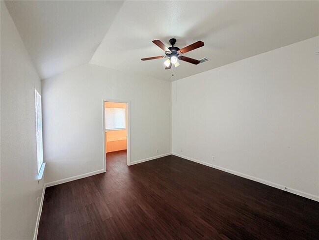Building Photo - 124 Estate Cove
