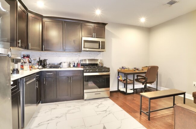 Building Photo - 2866 John F. Kennedy Blvd