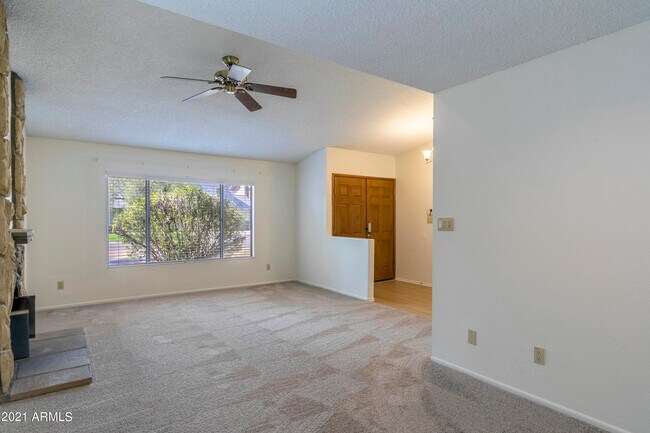 Building Photo - 966 E Morningstar Ln