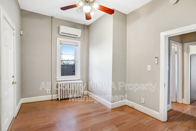 Building Photo - 305 9th St