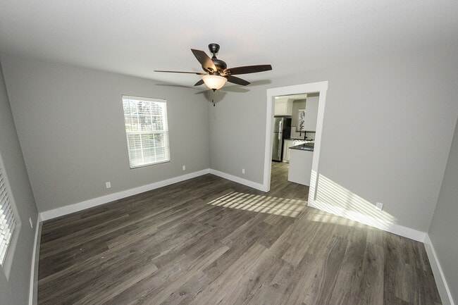 Building Photo - 1124 S Burnett Ave