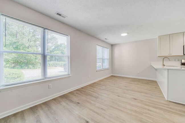 Building Photo - 363 Railroad St