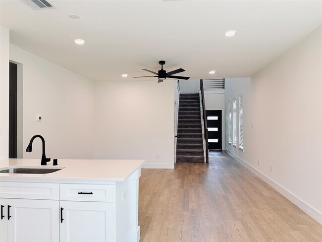 Building Photo - 16575 Oasis Glade Dr