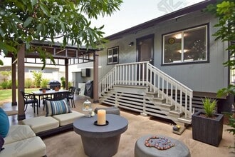 Building Photo - 3BR / 2Bath / 3Pkg - Home in Aiea!