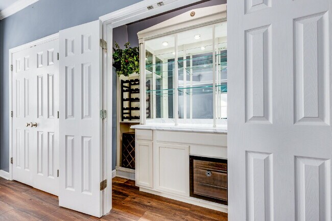 Building Photo - Spacious Spring Hill Rental in Sought-After Wades Grove Community