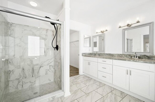 Building Photo - 10895 Glenbarr Dr