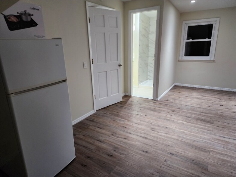 Building Photo - 311 E 6th Ave