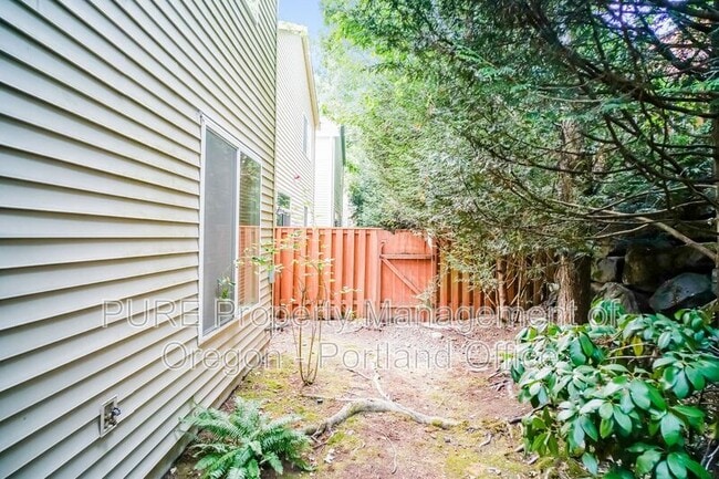 Building Photo - 16215 SW Blue Goose Ln
