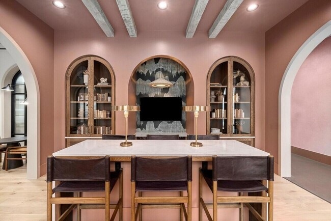 Building Photo - 3812 W Montague Ave