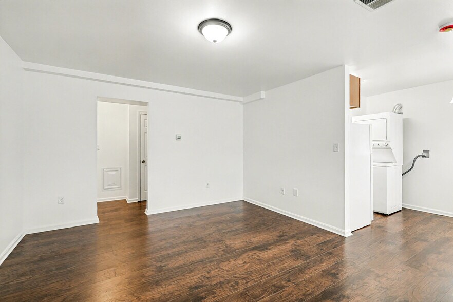 Building Photo - 506 Eastern Ave NE