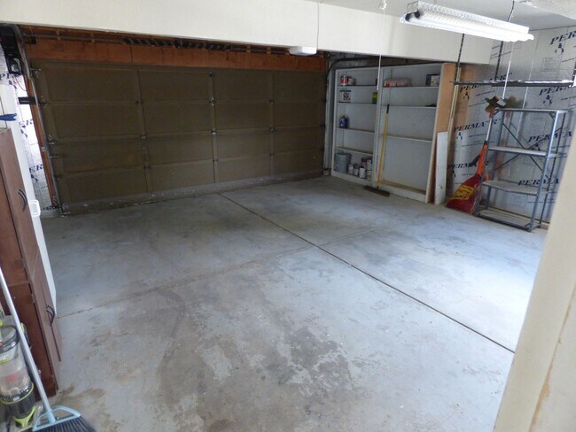 Building Photo - $0 DEPOSIT OPTION.  TRI-LEVEL HOME IN SE AURORA