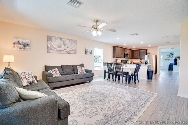 Building Photo - 5361 Imagination Dr