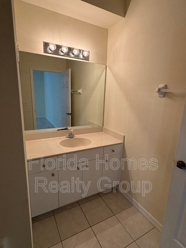 Building Photo - 3629 Pine Oak Cir