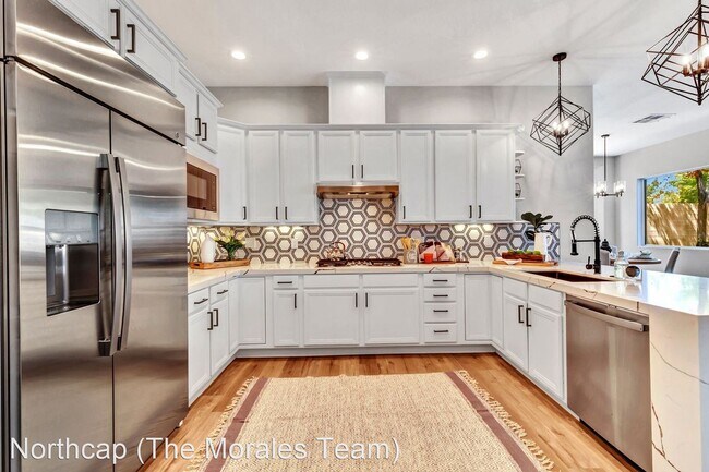 Building Photo - 6 br, 4.5 bath House - 8038 Dark Hollow Place