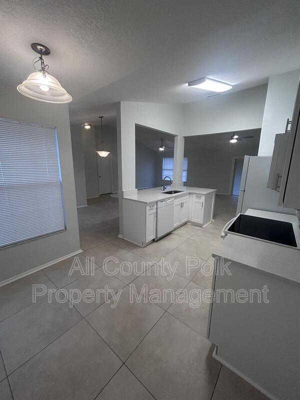 Building Photo - 1066 Sunshine Way