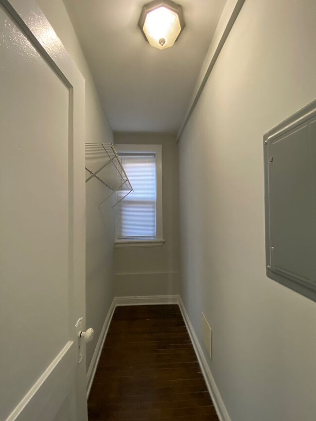 Building Photo - Lakeview 2BR! Near Brown Line & Whole Foods!