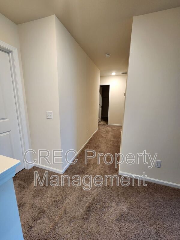 Building Photo - 260 Hyrne Dr