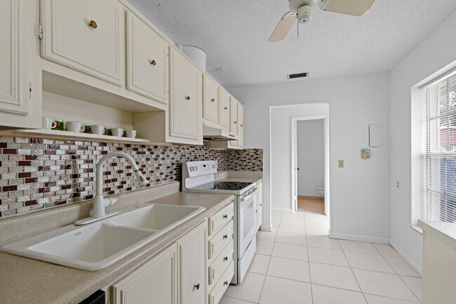 Building Photo - 315 Cape Cod Cir