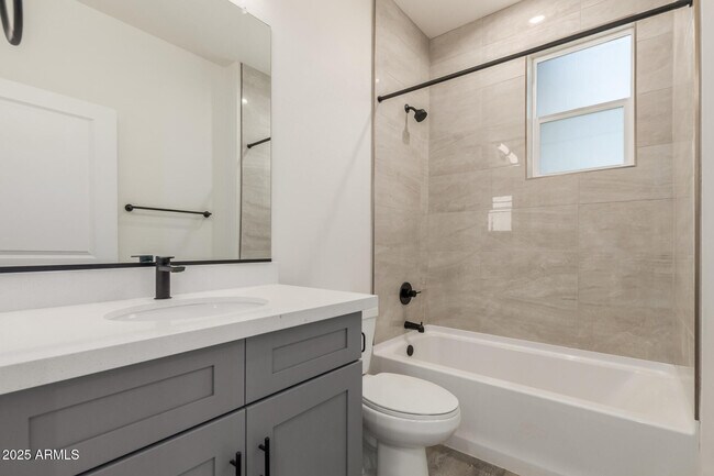 Building Photo - 957 E Desert Dr
