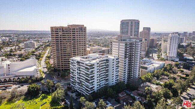 Building Photo - 10433 Wilshire Blvd
