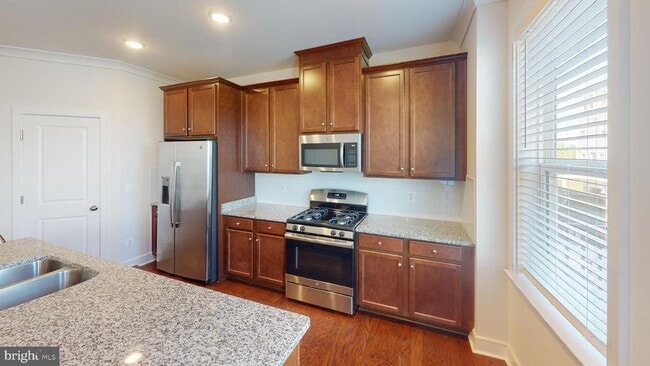 Building Photo - 41967 Pickwick Ml Ter